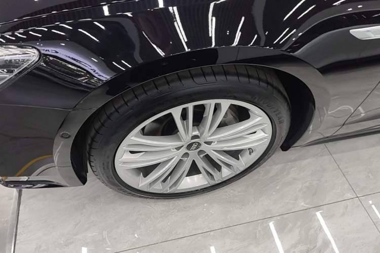 Used Audi A7L 2025 45 TFSI quattro Luxury Edition Left Front Wheel Hub