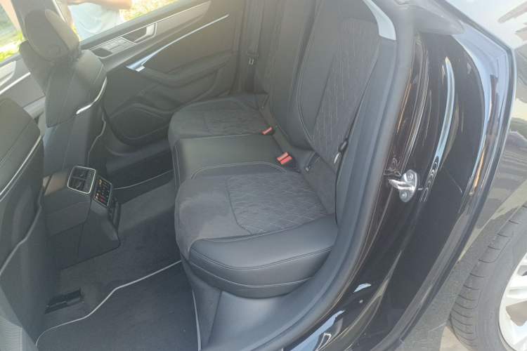 Used Audi A7L 2025 45 TFSI quattro Luxury Edition Left Rear Seat