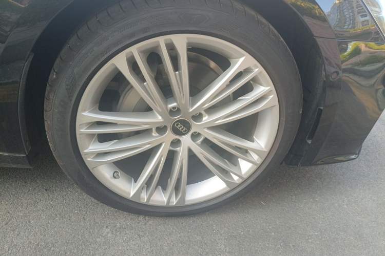 Used Audi A7L 2025 45 TFSI quattro Luxury Edition Right Front Wheel Hub