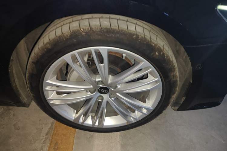 Used Audi A7L 2025 45 TFSI quattro Luxury Edition Right Front Wheel Hub