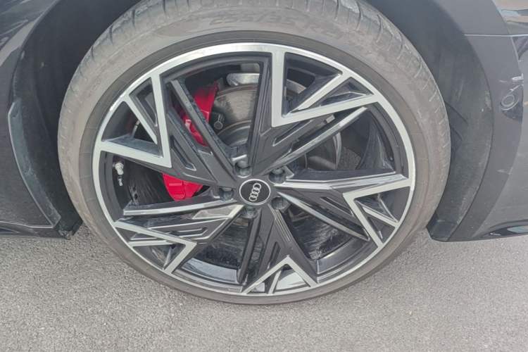 Used Audi A7L 2025 45 TFSI quattro Black Warrior Edition Right Front Wheel Hub