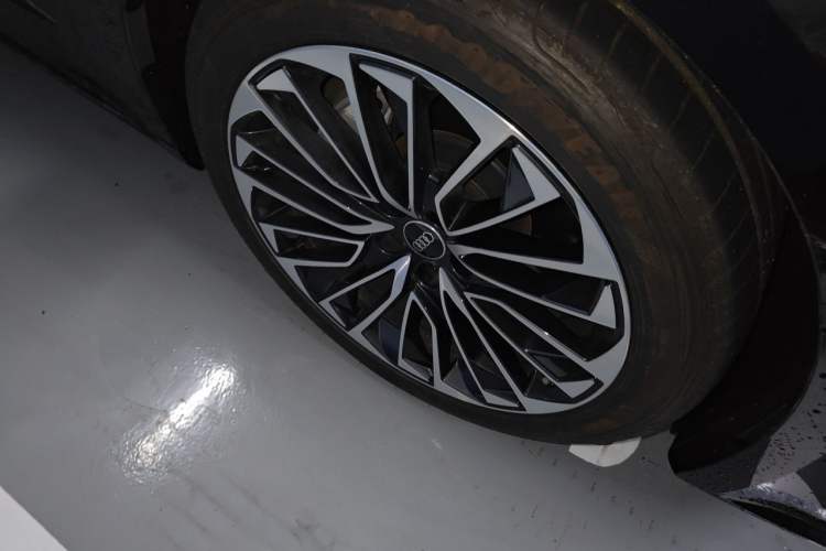 Used Audi A7L 2025 45 TFSI Luxury Edition Right Front Wheel Hub