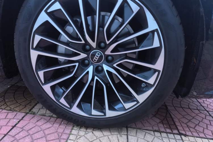 Used Audi A7L 2025 45 TFSI Luxury Edition Right Front Wheel Hub