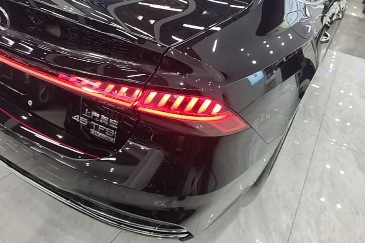 Used Audi A7L 2025 45 TFSI quattro Luxury Edition Right Rear Taillight