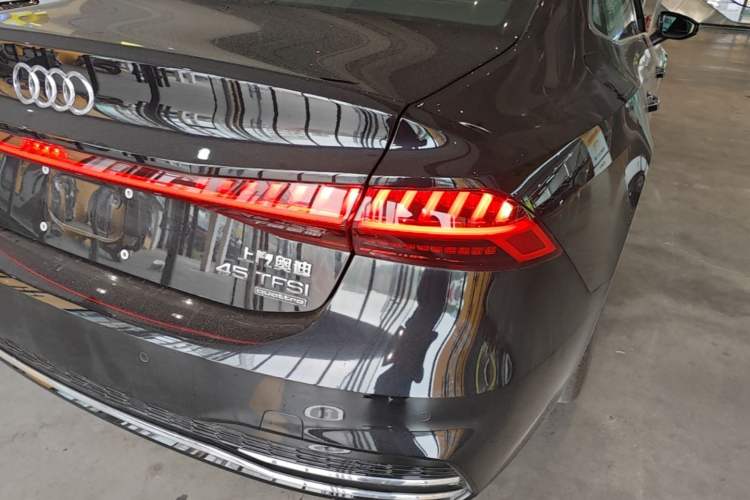 Used Audi A7L 2025 45 TFSI quattro Luxury Edition Right Rear Taillight