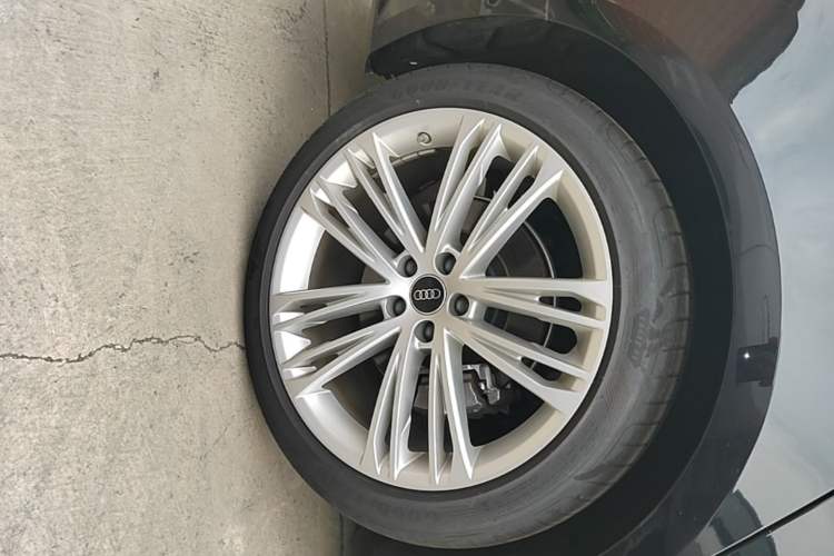 Used Audi A7L 2025 45 TFSI quattro Luxury Edition Right Rear Wheel Hub