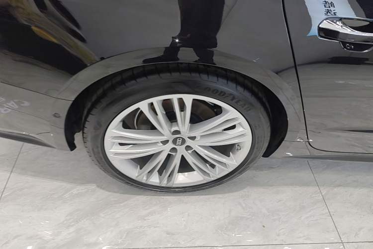 Used Audi A7L 2025 45 TFSI quattro Luxury Edition Right Rear Wheel Hub
