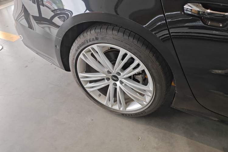 Used Audi A7L 2025 45 TFSI quattro Luxury Edition Right Rear Wheel Hub