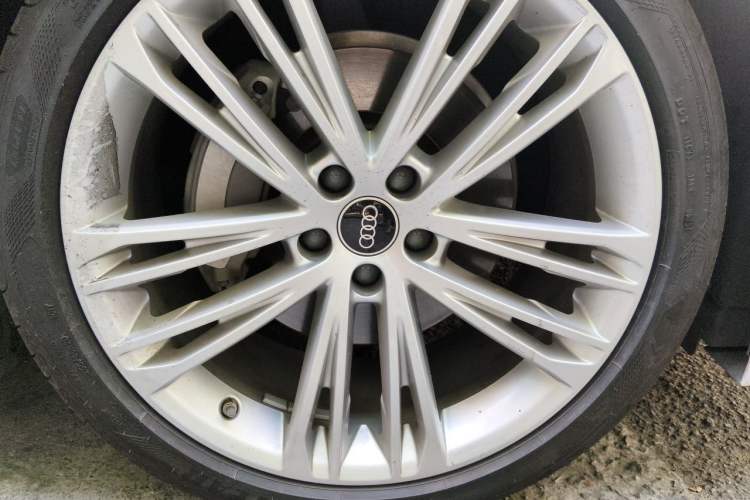 Used Audi A7L 2025 45 TFSI quattro Luxury Edition Right Front Wheel Hub