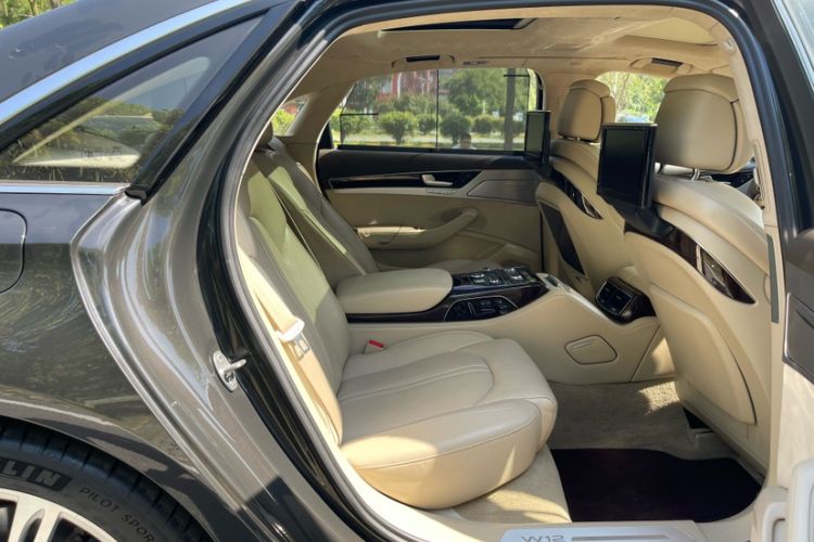 Used Audi A8 2014 A8L 6.3 FSI W12 quattro flagship model Interior 10