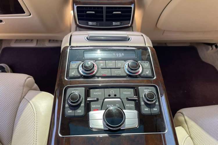 Used Audi A8 2014 A8L 6.3 FSI W12 quattro flagship model Interior 4