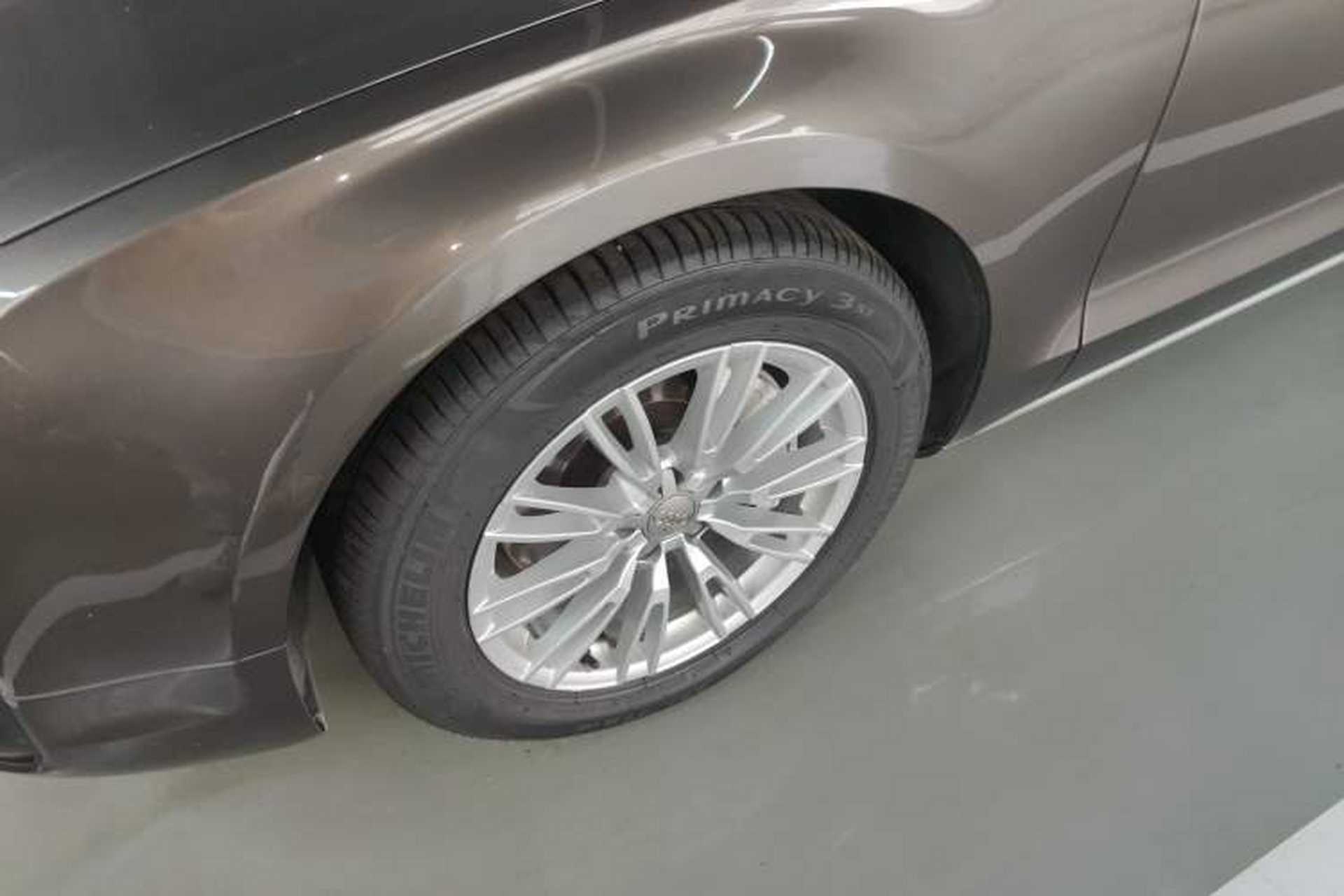 Used Audi A8 2014 A8L 45 TFSI quattro Comfort model Left Front Wheel Hub