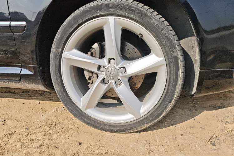Used Audi A8 2008 A8L 2.8 FSI Standard Model Right Front Wheel Hub