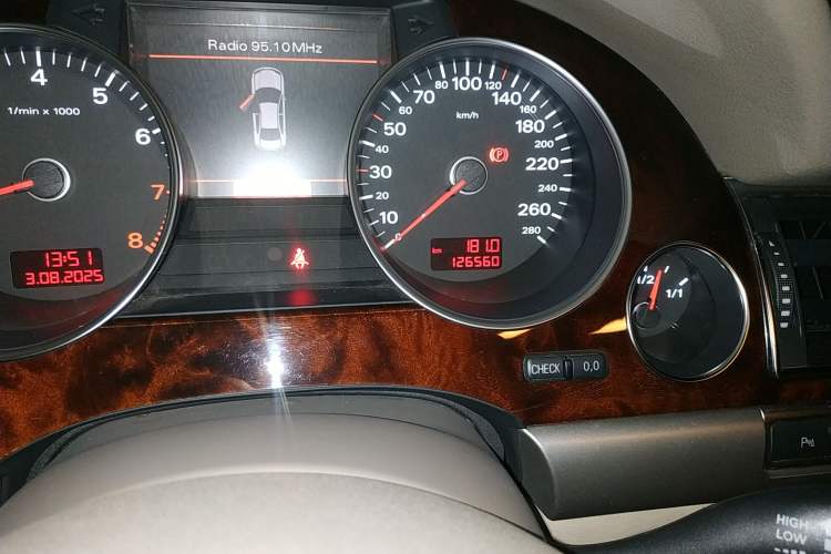Used Audi A8 2009 A8L 2.8 FSI Standard Model Odometer Close Up