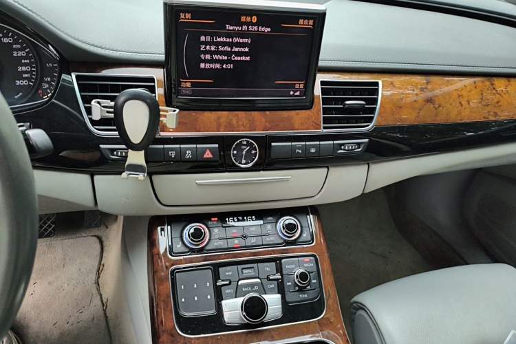 Used Audi A8 2011 A8L 3.0 TFSI quattro Comfort model (213kW) Audio And AC Panel