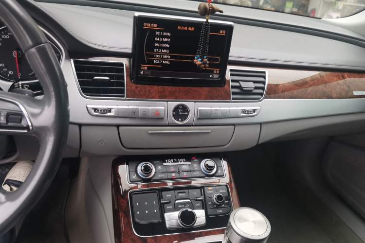 Used Audi A8 2011 A8L 3.0 TFSI quattro Comfort model (213kW) Audio And AC Panel