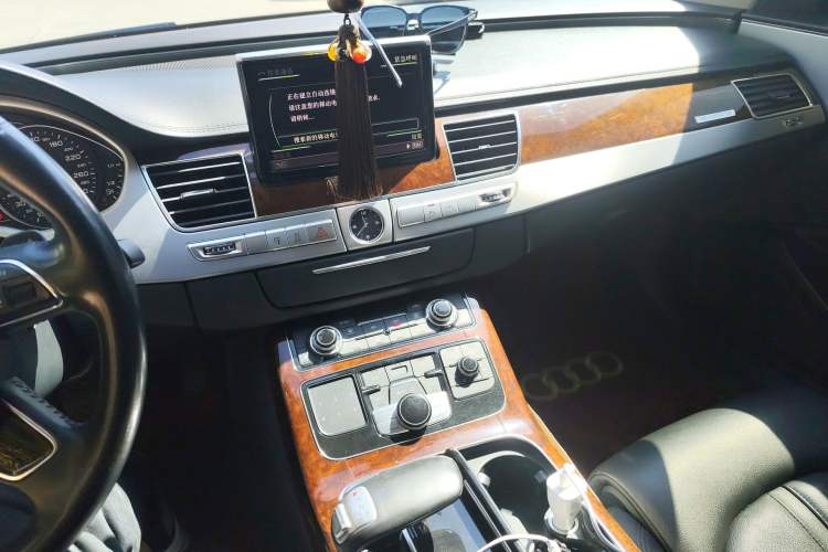 Used Audi A8 2011 A8L 3.0 TFSI quattro Comfort model (213kW) Audio And AC Panel