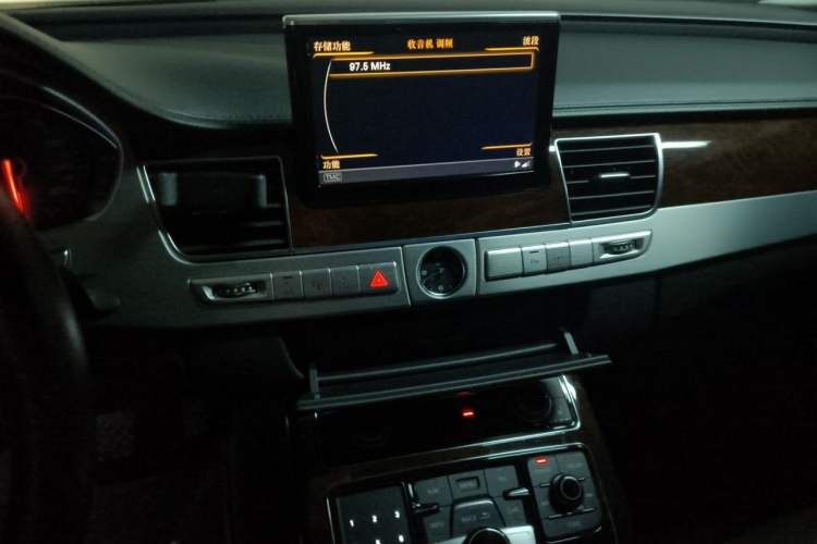 Used Audi A8 2011 A8L 3.0 TFSI quattro Comfort model (213kW) Audio And AC Panel