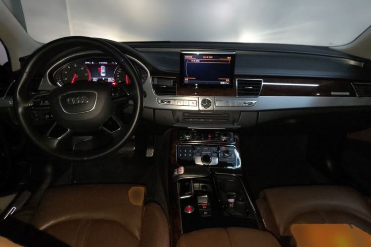 Used Audi A8 2011 A8L 3.0 TFSI quattro Comfort model (213kW) Center Console