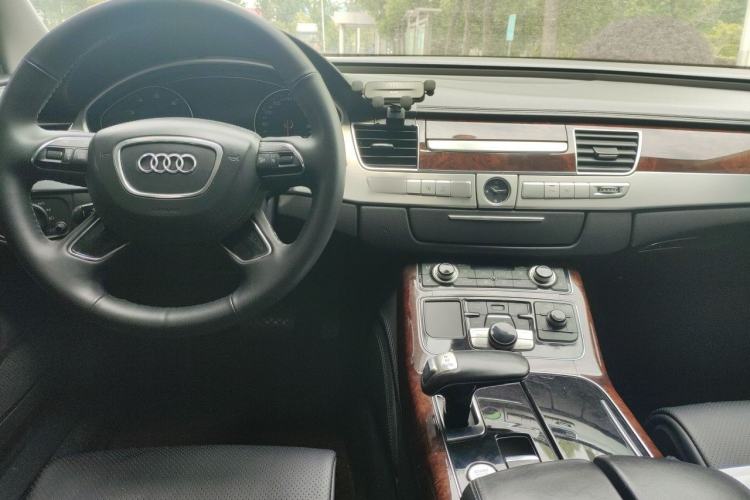 Used Audi A8 2011 A8L 3.0 TFSI quattro Comfort model (245kW) Center Console