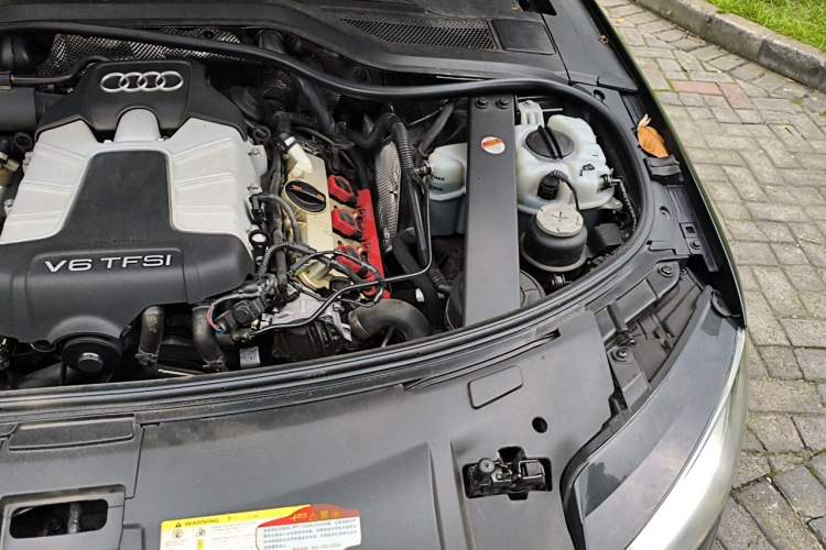 Used Audi A8 2011 A8L 3.0 TFSI quattro Comfort model (213kW) Engine Bay Left