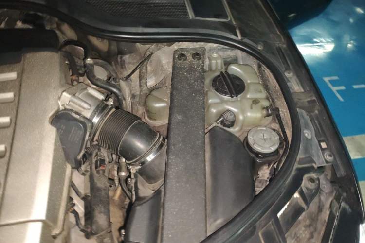Used Audi A8 2011 A8L W12 6.3 FSI quattro Engine Bay Left