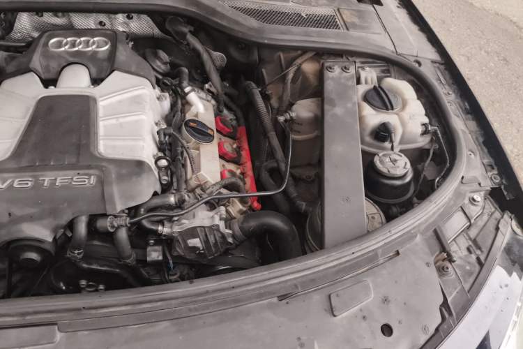 Used Audi A8 2011 A8L 3.0 TFSI quattro Comfort model (213kW) Engine Bay Left