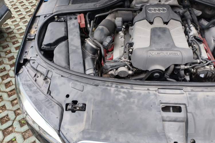 Used Audi A8  Engine Bay Right