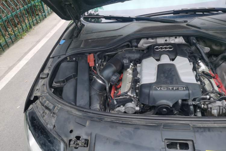 Used Audi A8 2011 A8L 3.0 TFSI quattro Comfort model (213kW) Engine Bay Right