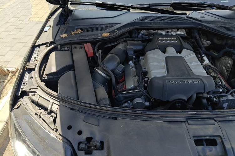 Used Audi A8 2011 A8L 3.0 TFSI quattro Comfort model (213kW) Engine Bay Right