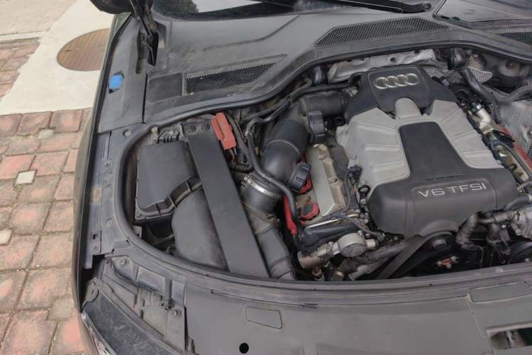 Used Audi A8 2011 A8L 3.0 TFSI quattro Comfort model (213kW) Engine Bay Right