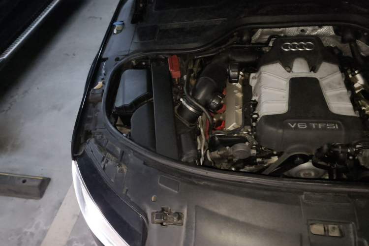 Used Audi A8 2011 A8L 3.0 TFSI quattro Comfort model (213kW) Engine Bay Right