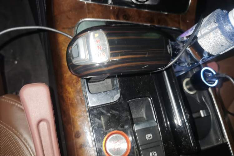 Used Audi A8 2011 A8L 3.0 TFSI quattro Luxury Edition (213kW) Gear Lever