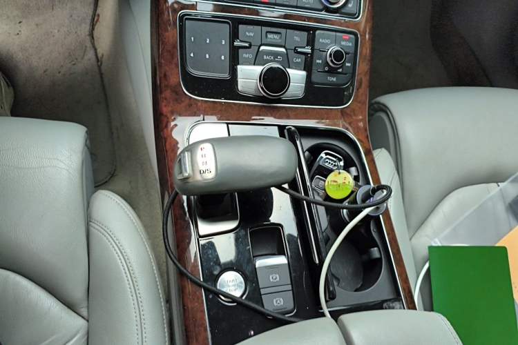 Used Audi A8 2011 A8L 3.0 TFSI quattro Comfort model (213kW) Gear Lever