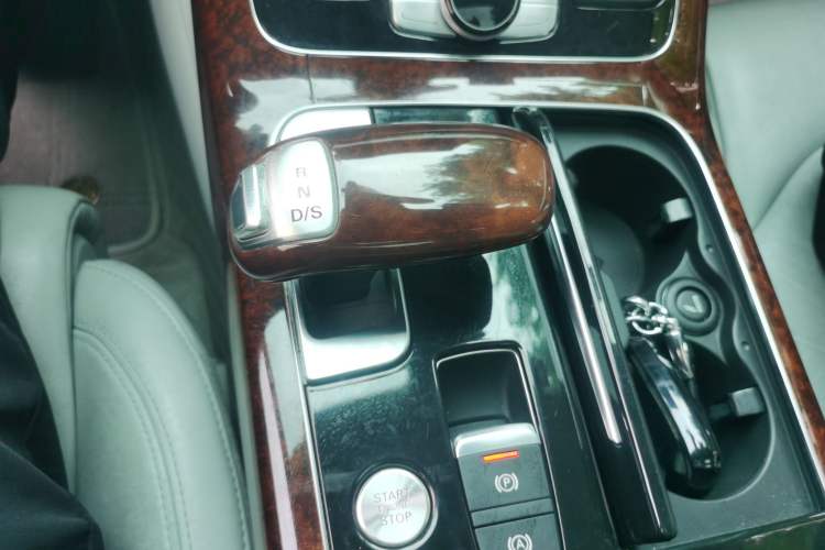 Used Audi A8 2011 A8L 3.0 TFSI quattro Comfort model (213kW) Gear Lever