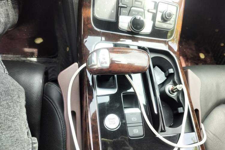 Used Audi A8 2011 A8L 3.0 TFSI quattro Luxury Edition (213kW) Gear Lever