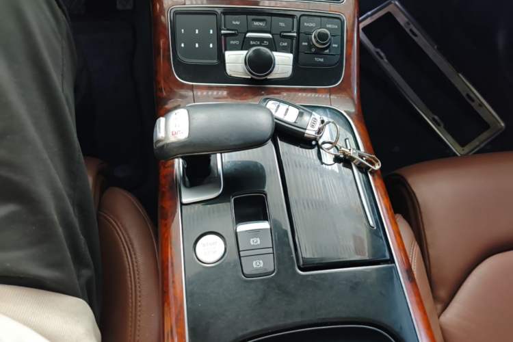 Used Audi A8 2011 A8L 3.0 TFSI quattro Comfort model (213kW) Gear Lever