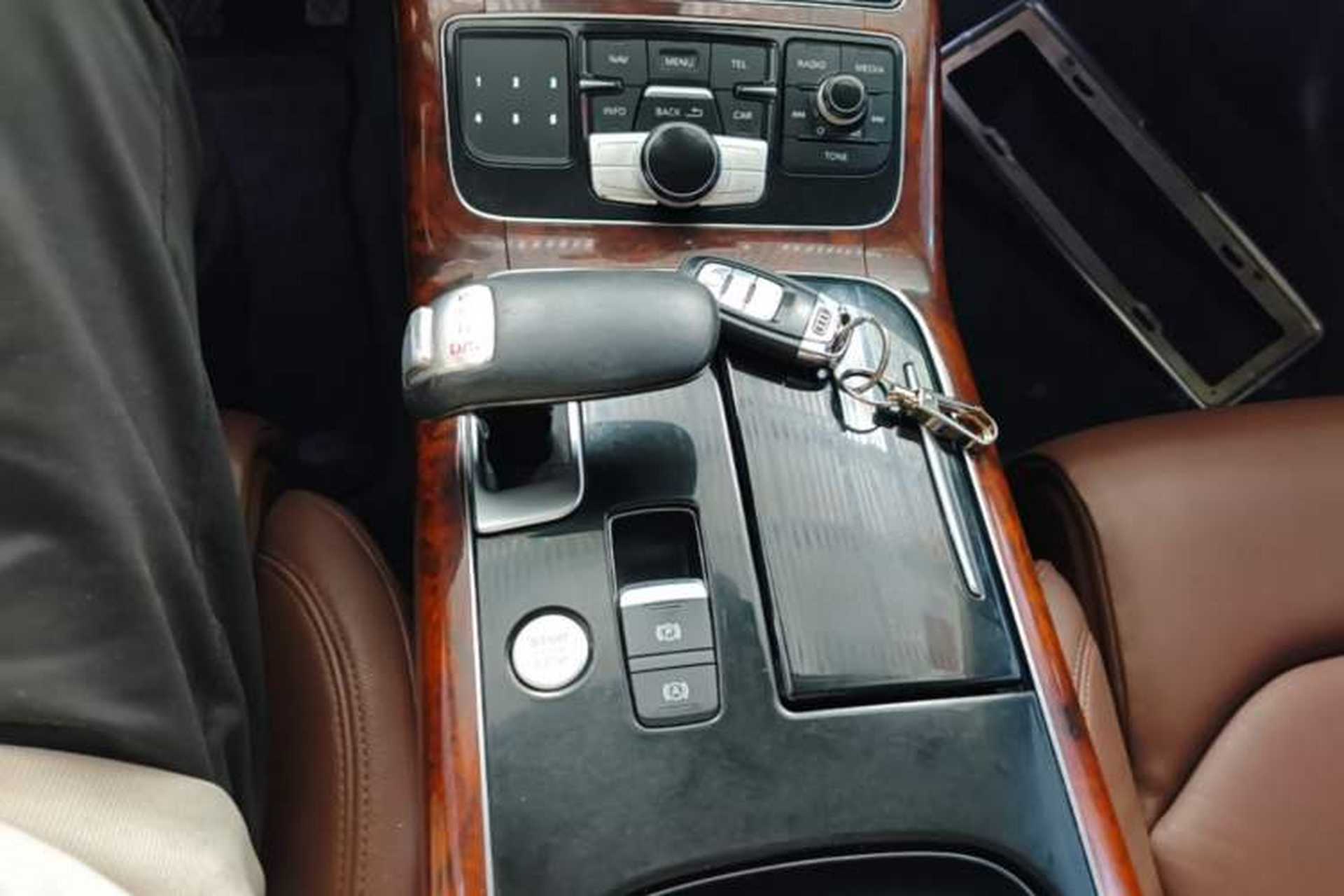 Used Audi A8 2011 A8L 3.0 TFSI quattro Comfort model (213kW) Gear Lever