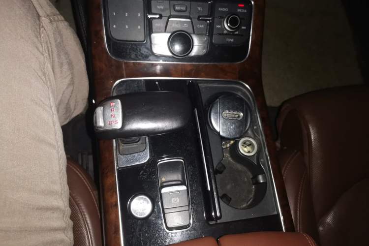 Used Audi A8 2011 A8L 3.0 TFSI quattro Luxury Edition (213kW) Gear Lever