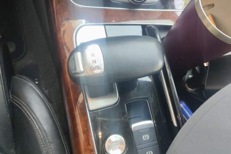 Used Audi A8 2011 A8L 3.0 TFSI quattro Comfort model (245kW) Gear Lever