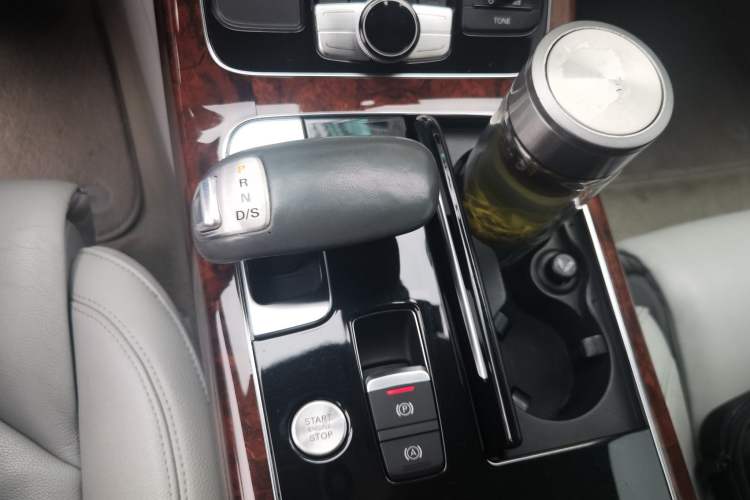 Used Audi A8 2011 A8L 3.0 TFSI quattro Comfort model (213kW) Gear Lever