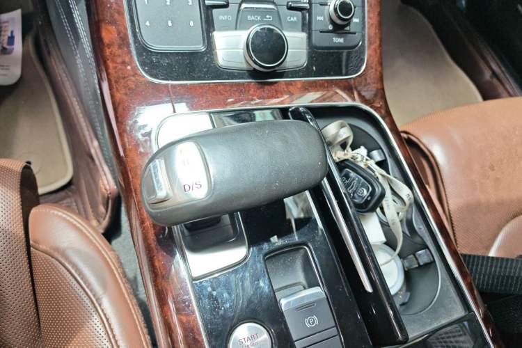 Used Audi A8 2011 A8L 3.0 TFSI quattro Luxury Edition (213kW) Gear Lever
