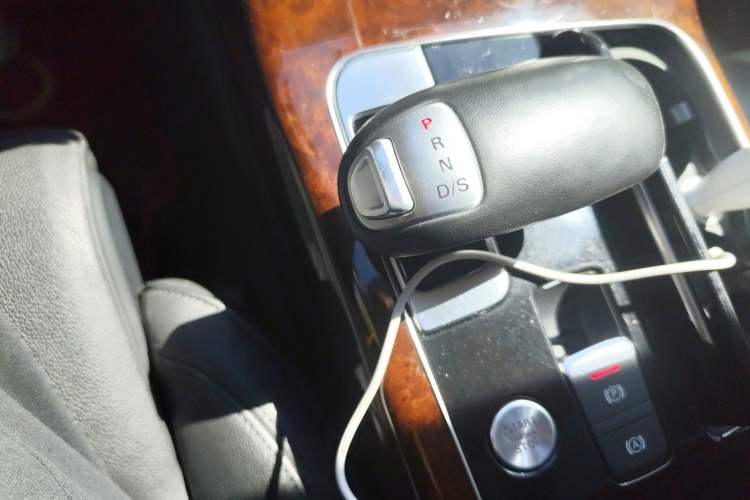 Used Audi A8 2011 A8L 3.0 TFSI quattro Comfort model (213kW) Gear Lever