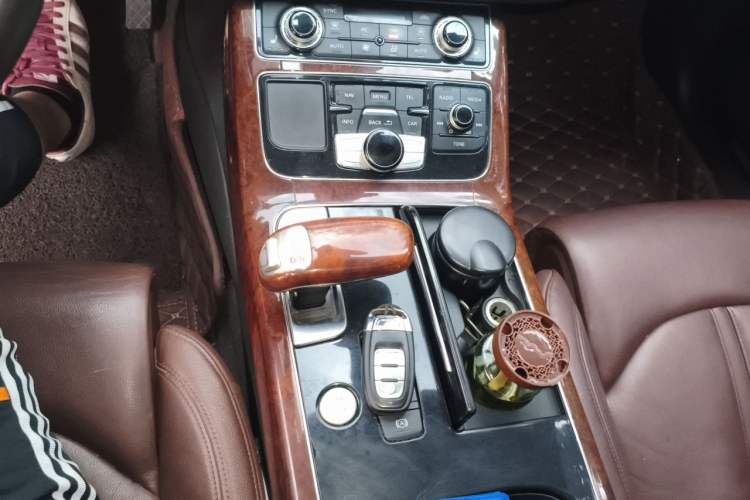 Used Audi A8 2011 A8L 3.0 TFSI quattro Comfort model (213kW) Gear Lever