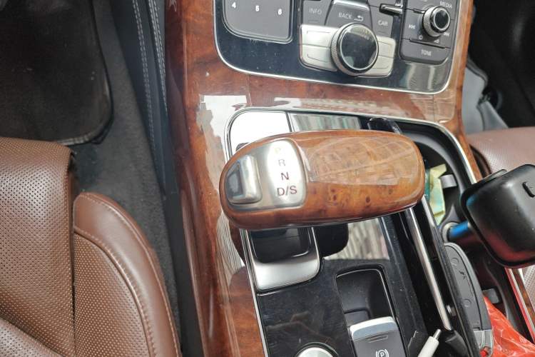 Used Audi A8 2011 A8L 3.0 TFSI quattro Luxury Edition (213kW) Gear Lever