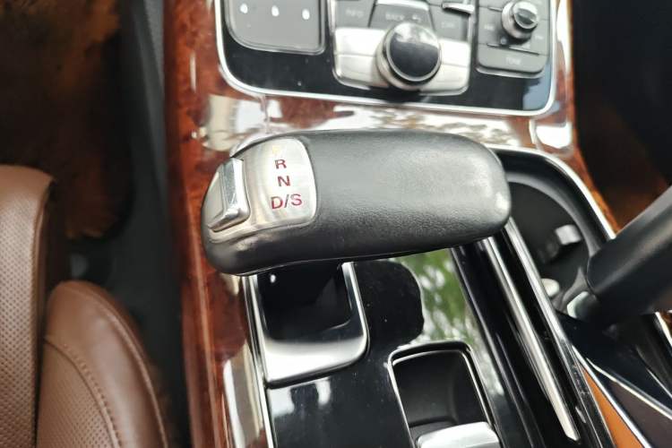 Used Audi A8 2011 A8L 3.0 TFSI quattro Luxury Edition (213kW) Gear Lever
