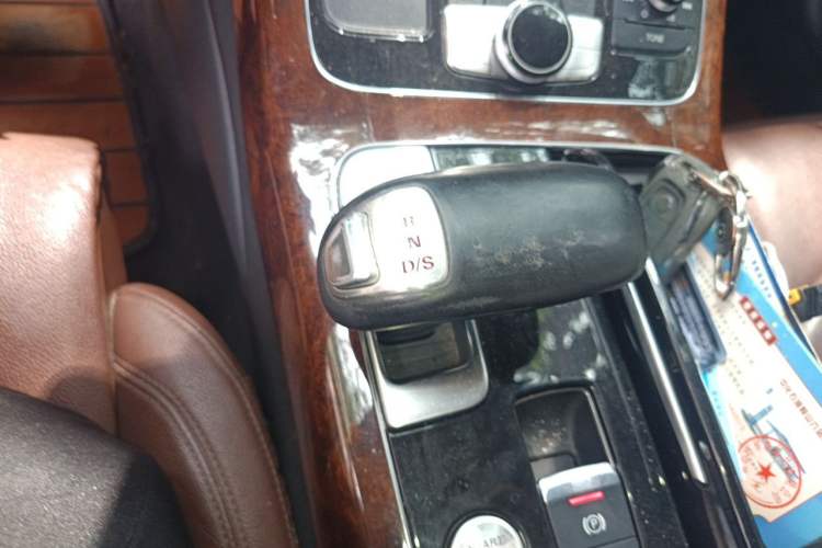 Used Audi A8 2011 A8L 3.0 TFSI quattro Comfort model (213kW) Gear Lever