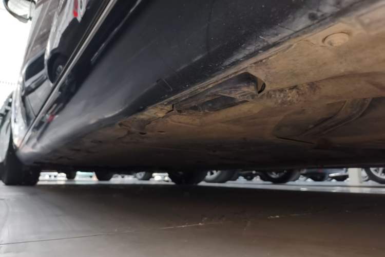 Used Audi A8 2011 A8L 3.0 TFSI quattro Comfort model (213kW) Left Side Sill