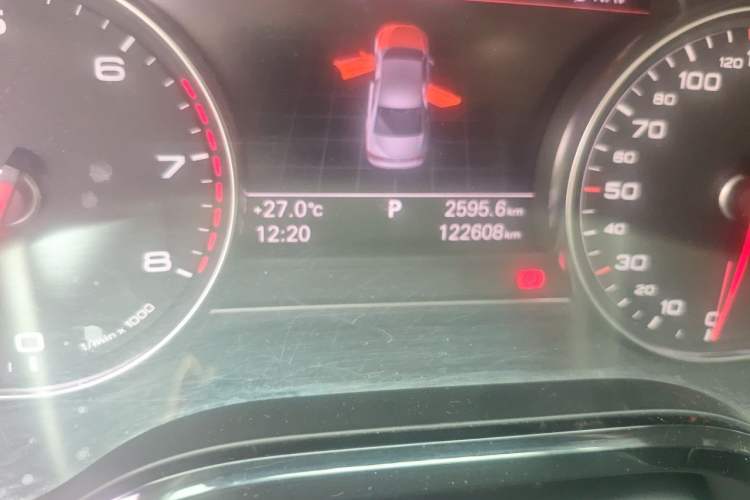 Used Audi A8 2011 A8L 3.0 TFSI quattro Comfort model (213kW) Odometer Close Up
