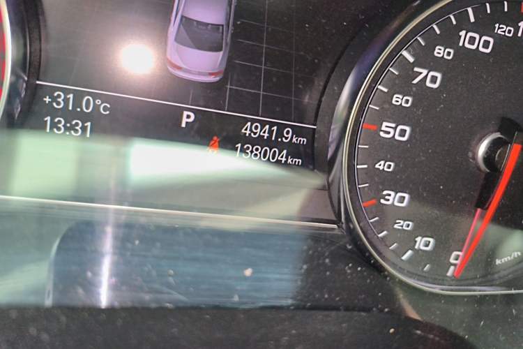 Used Audi A8 2011 A8L 3.0 TFSI quattro Comfort model (213kW) Odometer Close Up